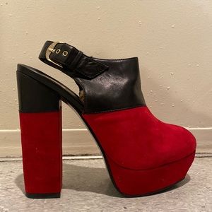 DOLCE VITA BLACK LEATHER & RED SUEDE PLATFORM SLING BACK BOOTIES (8.5)